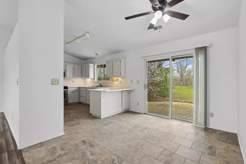 2926 Tropicana Ct, Redding, CA 96003 photo 7