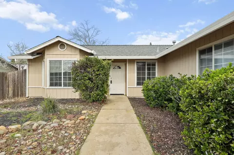2926 Tropicana Ct, Redding, CA 96003 photo 2
