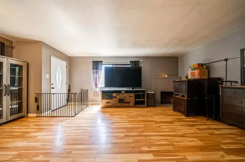 Living - 1326 Jeffries Ave, Anderson, CA 96007 photo 2 of 3