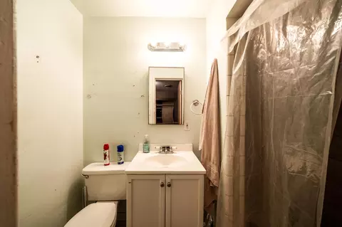 Bath - 1326 Jeffries Ave, Anderson, CA 96007 photo 1 of 2