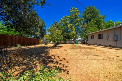 Exterior - 1326 Jeffries Ave, Anderson, CA 96007 photo 7 of 13