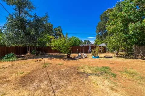 Exterior - 1326 Jeffries Ave, Anderson, CA 96007 photo 6 of 13