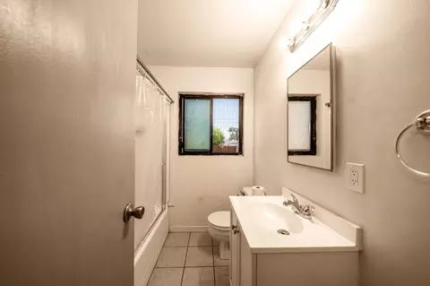 Bath - 1326 Jeffries Ave, Anderson, CA 96007 photo 2 of 2