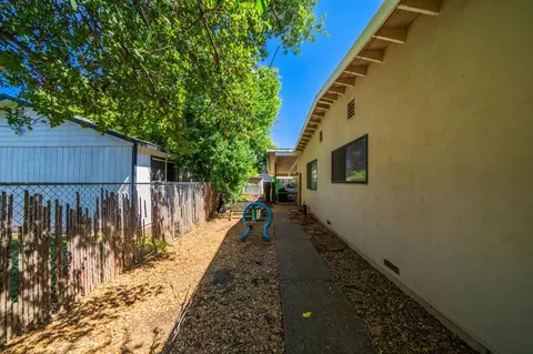 Exterior - 1326 Jeffries Ave, Anderson, CA 96007 photo 12 of 13