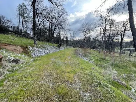13883 Kitty Hawk Ln, Redding, CA 96003 photo 4