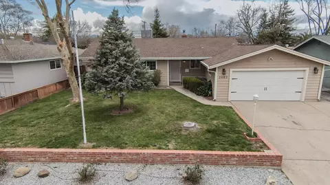 2082 Elmira Dr, Redding, CA 96001