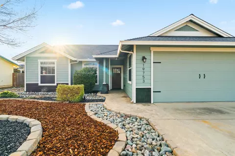 19753 Cottonwood Dr, Cottonwood, CA 96022