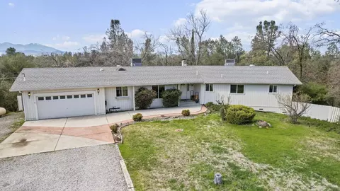 17814 Windsor Ln, Anderson, CA 96007
