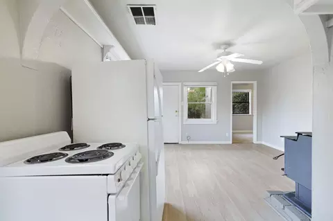 Entry Way - 2322 Waldon St, Redding, CA 96001 photo 2 of 2