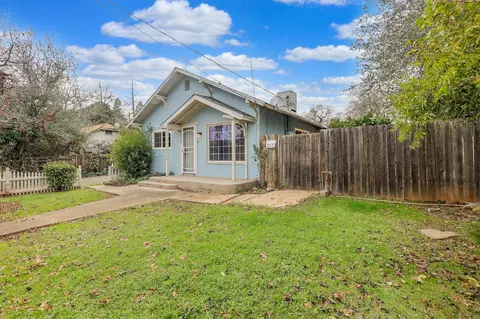 2322 Waldon St, Redding, CA 96001