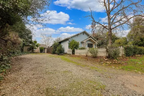 Exterior - 2322 Waldon St, Redding, CA 96001 photo 2 of 10