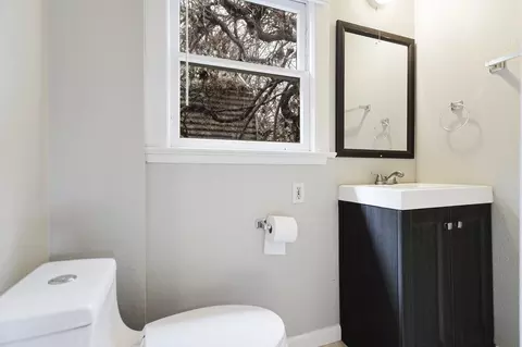 Bath - 2322 Waldon St, Redding, CA 96001 photo 2 of 2