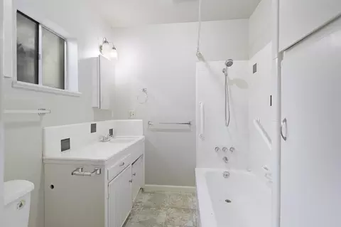 Bath - 2322 Waldon St, Redding, CA 96001 photo 1 of 2