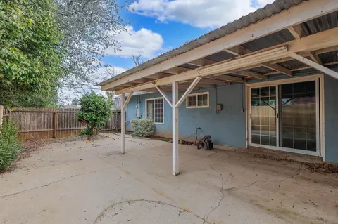 Exterior - 2322 Waldon St, Redding, CA 96001 photo 4 of 10