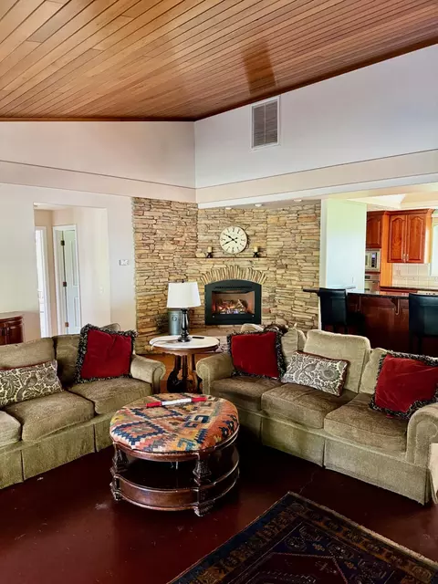 Living - 13228 Tierra Oaks Dr, Redding, CA 96003 photo 3 of 3