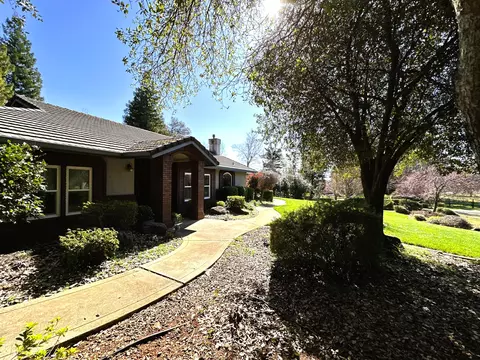 Exterior - 13228 Tierra Oaks Dr, Redding, CA 96003 photo 2 of 25