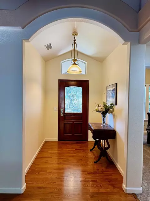 Entry Way - 13228 Tierra Oaks Dr, Redding, CA 96003 photo 4 of 5