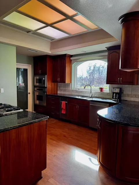 Kitchen - 13228 Tierra Oaks Dr, Redding, CA 96003 photo 2 of 12