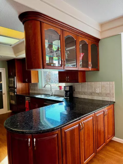 Kitchen - 13228 Tierra Oaks Dr, Redding, CA 96003 photo 6 of 12