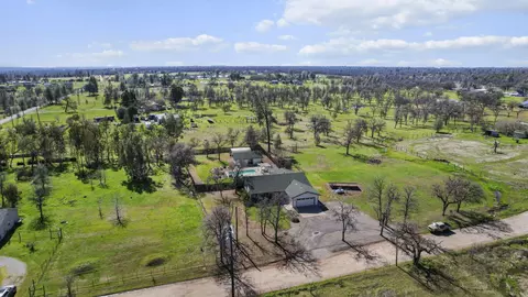 21715 Hidden Acres Rd, Redding, CA 96003