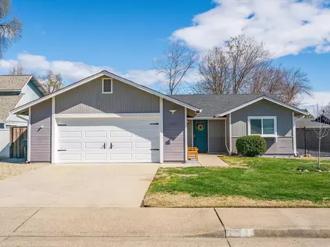 6937 Yvonne Ct, Redding, CA 96001