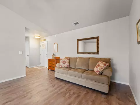 6937 Yvonne Ct, Redding, CA 96001 photo 8