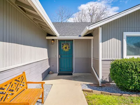 6937 Yvonne Ct, Redding, CA 96001 photo 3