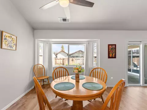 6937 Yvonne Ct, Redding, CA 96001 photo 10