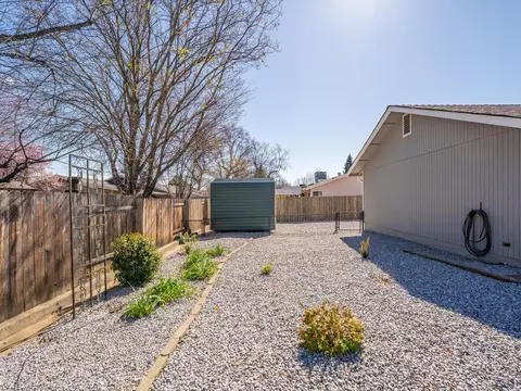 6937 Yvonne Ct, Redding, CA 96001 photo 36