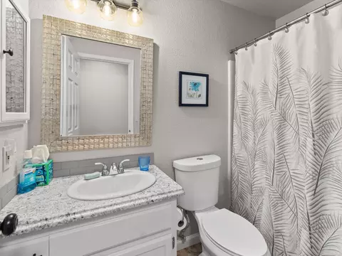 6937 Yvonne Ct, Redding, CA 96001 photo 24