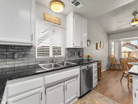 6937 Yvonne Ct, Redding, CA 96001 photo 14