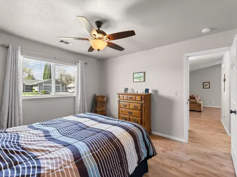 6937 Yvonne Ct, Redding, CA 96001 photo 22