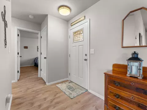6937 Yvonne Ct, Redding, CA 96001 photo 4