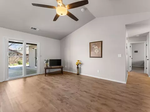 6937 Yvonne Ct, Redding, CA 96001 photo 7