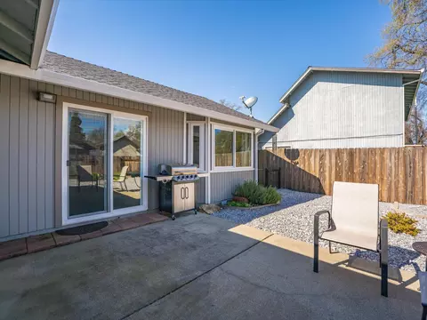 6937 Yvonne Ct, Redding, CA 96001 photo 32
