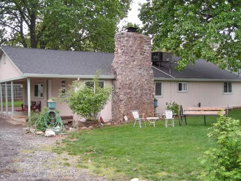 1315 Madewood Ln, Redding, CA 96002