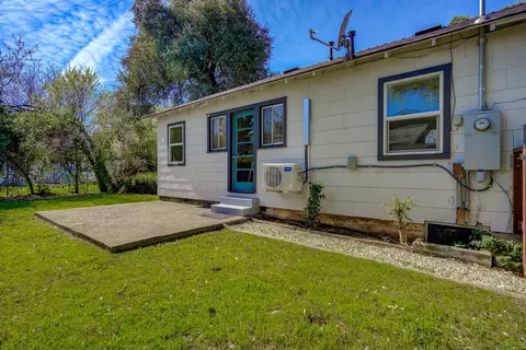 Exterior - 403 Beagle Ln, Redding, CA 96002 photo 3 of 8