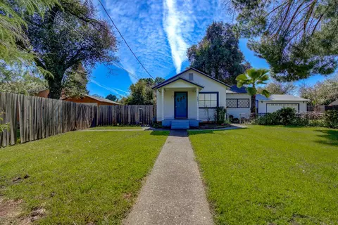 403 Beagle Ln, Redding, CA 96002