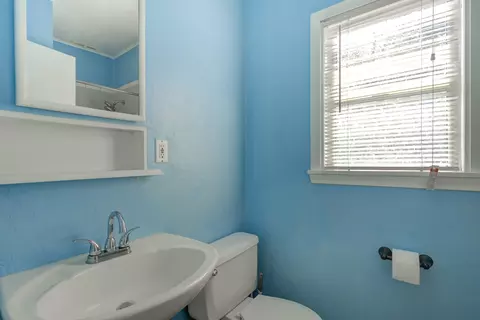 Bath - 403 Beagle Ln, Redding, CA 96002 photo 2 of 2