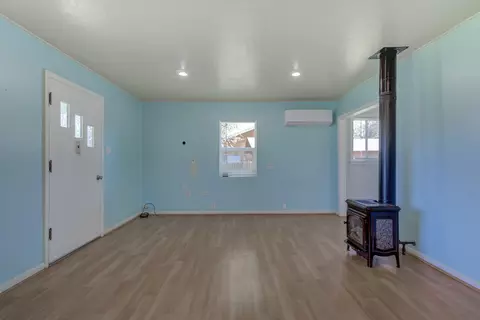 Living - 403 Beagle Ln, Redding, CA 96002 photo 4 of 4