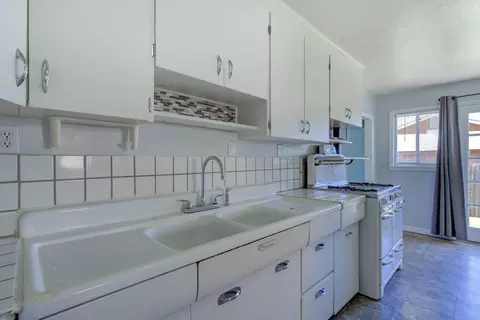 Kitchen - 403 Beagle Ln, Redding, CA 96002 photo 2 of 2