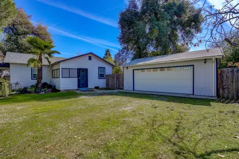 Exterior - 403 Beagle Ln, Redding, CA 96002 photo 7 of 8