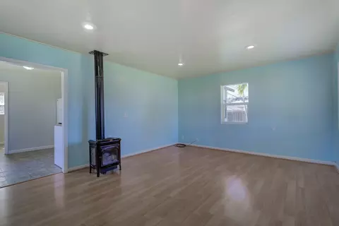 Living - 403 Beagle Ln, Redding, CA 96002 photo 1 of 4