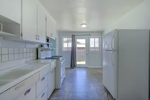 Kitchen - 403 Beagle Ln, Redding, CA 96002 photo 1 of 2