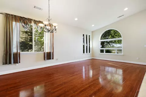 Living - 532 River Park Dr, Redding, CA 96003 photo 2 of 5