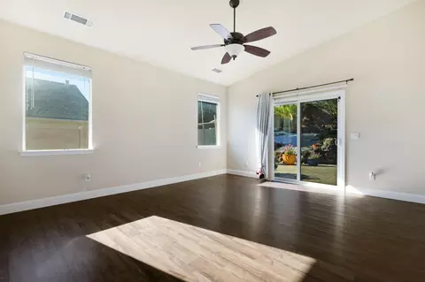 Living - 532 River Park Dr, Redding, CA 96003 photo 5 of 5