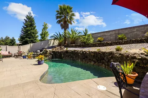 Exterior - 532 River Park Dr, Redding, CA 96003 photo 3 of 5