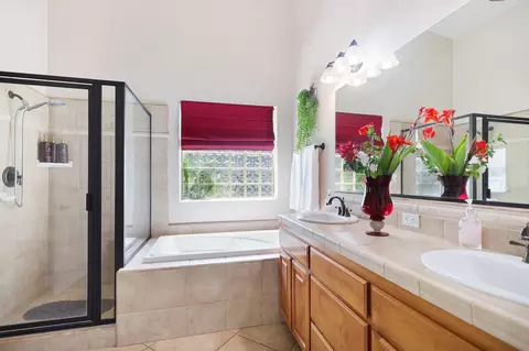 Bath - 532 River Park Dr, Redding, CA 96003 photo 1 of 3