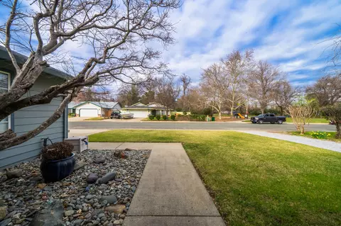 6568 Mullen Pkwy, Redding, CA 96001 photo 2
