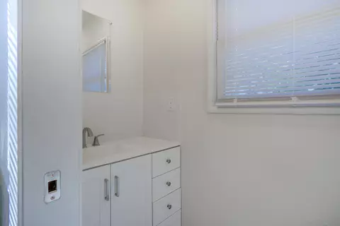 Bath - 2353 North St, Redding, CA 96001 photo 1 of 3